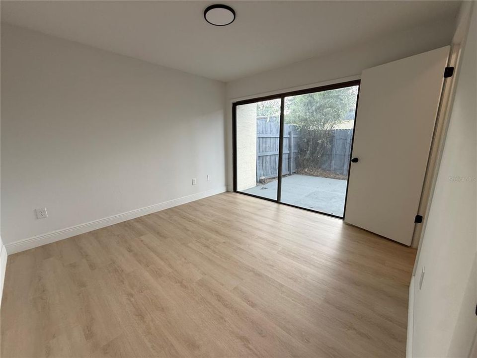 На продажу: $299,000 (3 спален, 2 ванн, 1105 Квадратных фут)