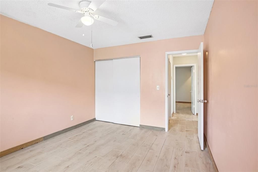 For Sale: $210,000 (2 beds, 1 baths, 936 Square Feet)