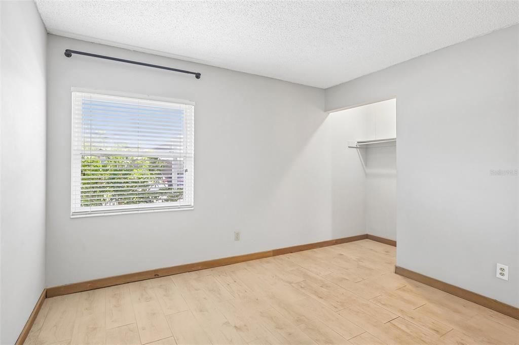 For Sale: $210,000 (2 beds, 1 baths, 936 Square Feet)