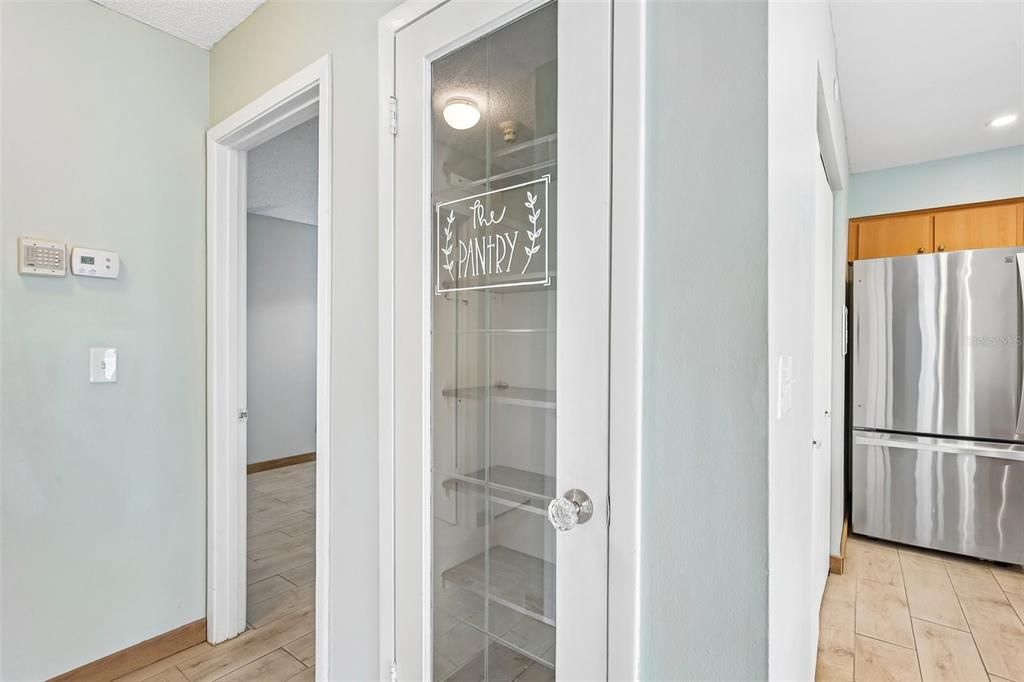 For Sale: $210,000 (2 beds, 1 baths, 936 Square Feet)