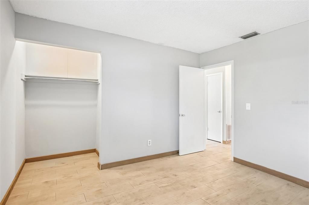 For Sale: $210,000 (2 beds, 1 baths, 936 Square Feet)