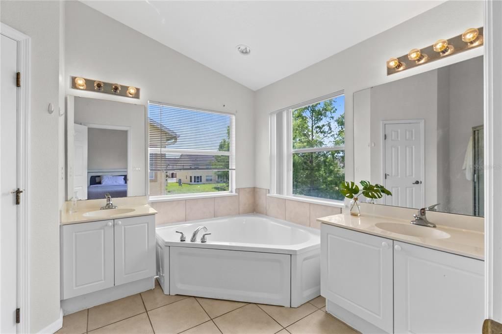 For Sale: $259,000 (4 beds, 3 baths, 1873 Square Feet)