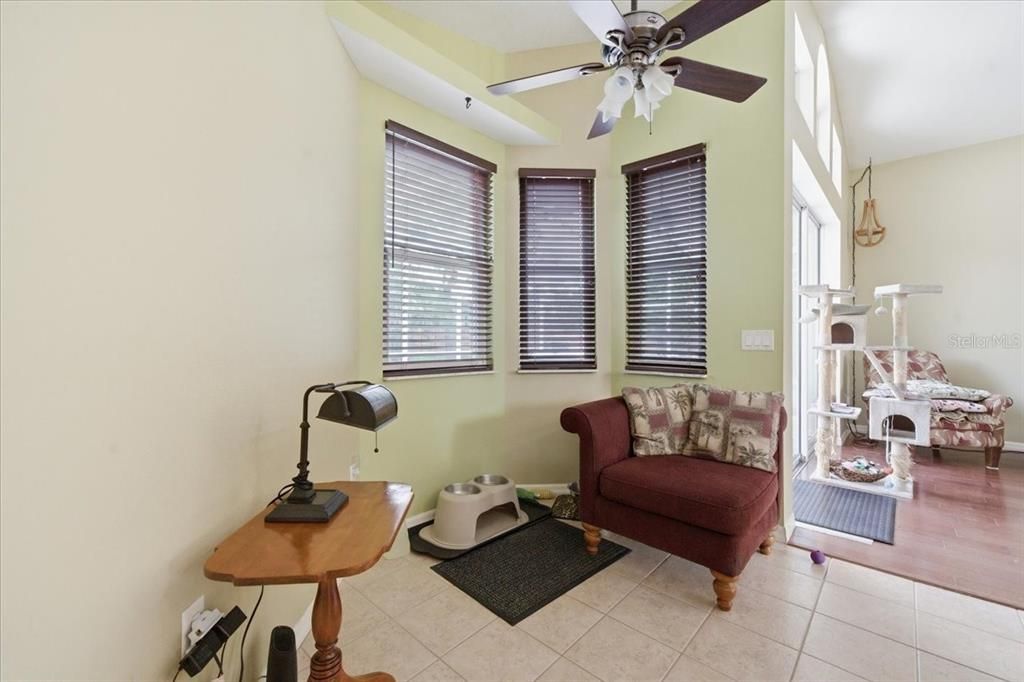 For Sale: $390,000 (3 beds, 3 baths, 1716 Square Feet)