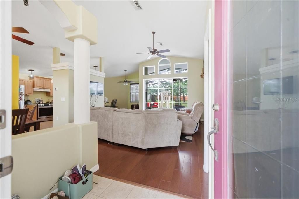 For Sale: $390,000 (3 beds, 3 baths, 1716 Square Feet)