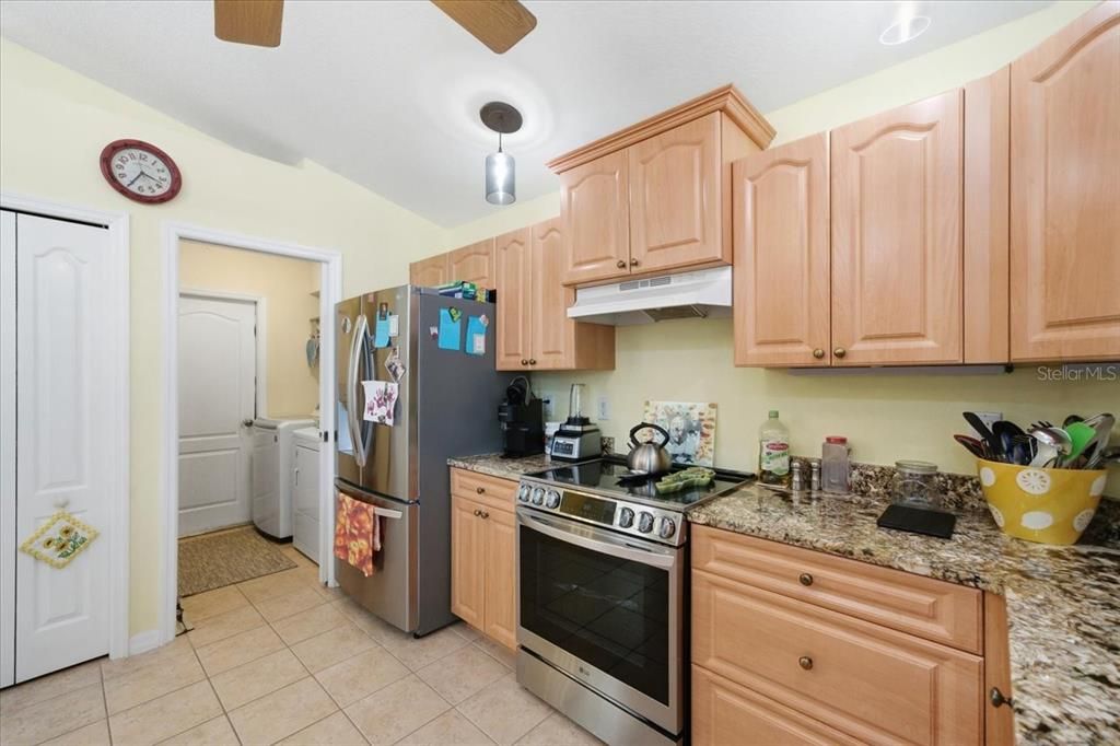 For Sale: $390,000 (3 beds, 3 baths, 1716 Square Feet)