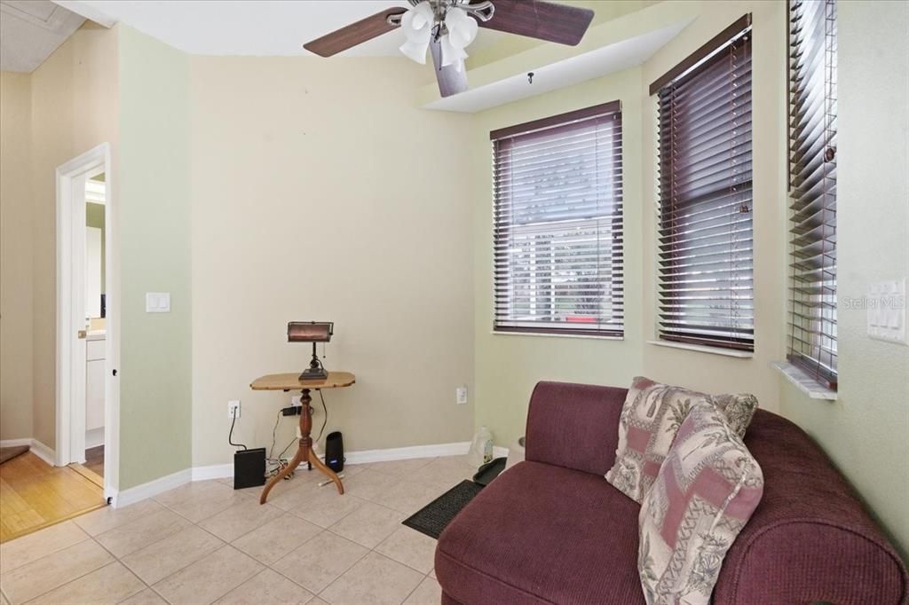For Sale: $390,000 (3 beds, 3 baths, 1716 Square Feet)