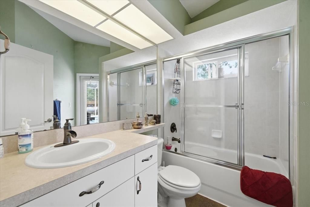 For Sale: $390,000 (3 beds, 3 baths, 1716 Square Feet)
