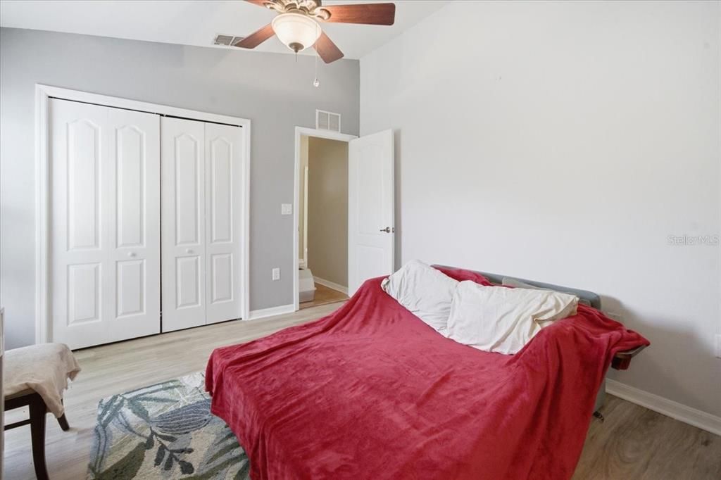 For Sale: $390,000 (3 beds, 3 baths, 1716 Square Feet)