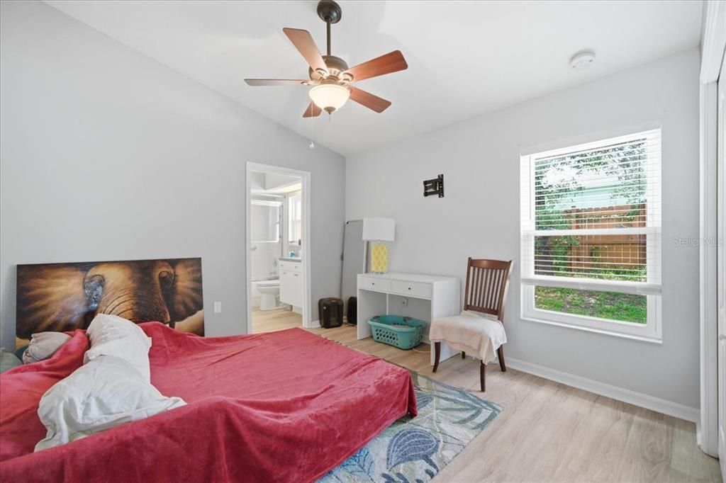 For Sale: $390,000 (3 beds, 3 baths, 1716 Square Feet)