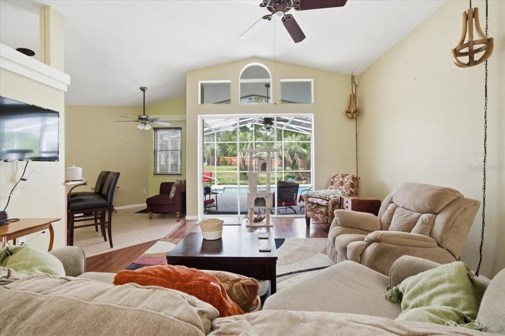 For Sale: $390,000 (3 beds, 3 baths, 1716 Square Feet)