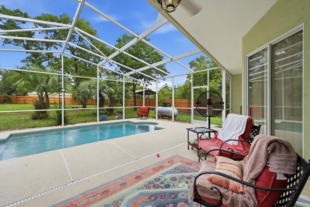 For Sale: $390,000 (3 beds, 3 baths, 1716 Square Feet)