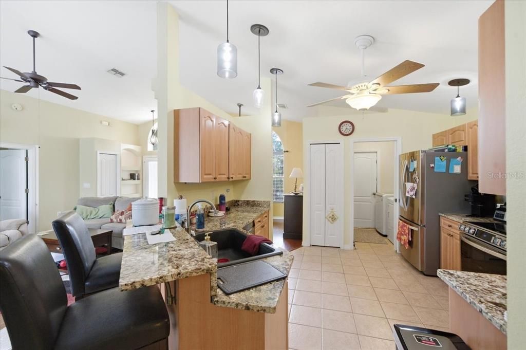 For Sale: $390,000 (3 beds, 3 baths, 1716 Square Feet)