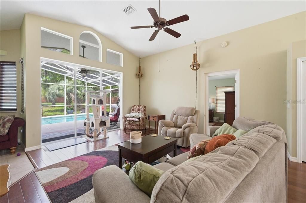 For Sale: $390,000 (3 beds, 3 baths, 1716 Square Feet)