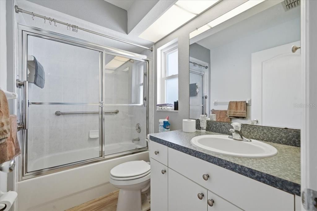 For Sale: $390,000 (3 beds, 3 baths, 1716 Square Feet)