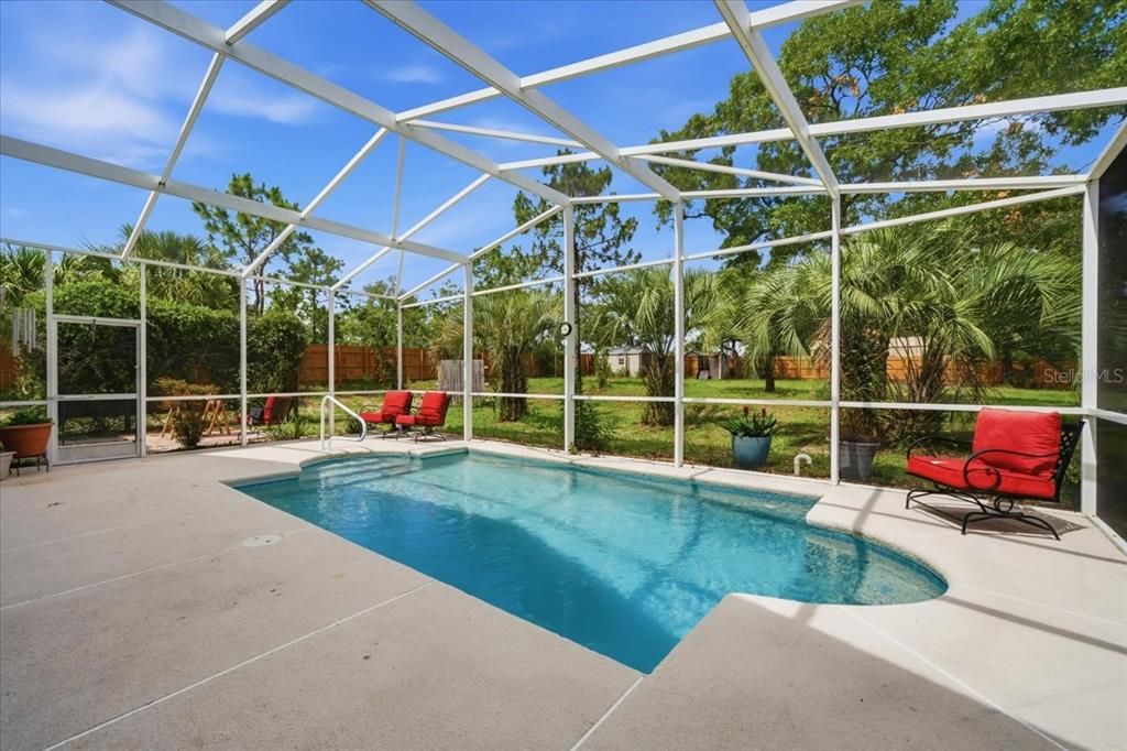 For Sale: $390,000 (3 beds, 3 baths, 1716 Square Feet)