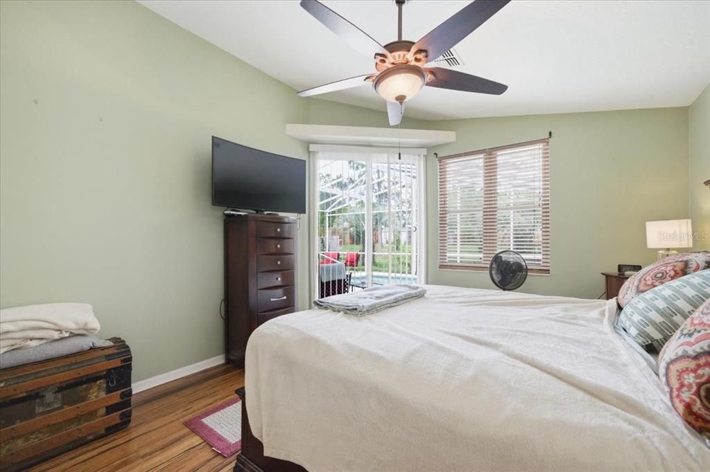 For Sale: $390,000 (3 beds, 3 baths, 1716 Square Feet)