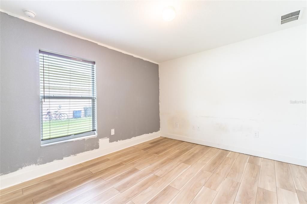 Active With Contract: $289,900 (4 beds, 2 baths, 1965 Square Feet)