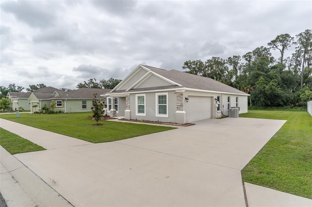 For Sale: $349,900 (4 beds, 2 baths, 1965 Square Feet)