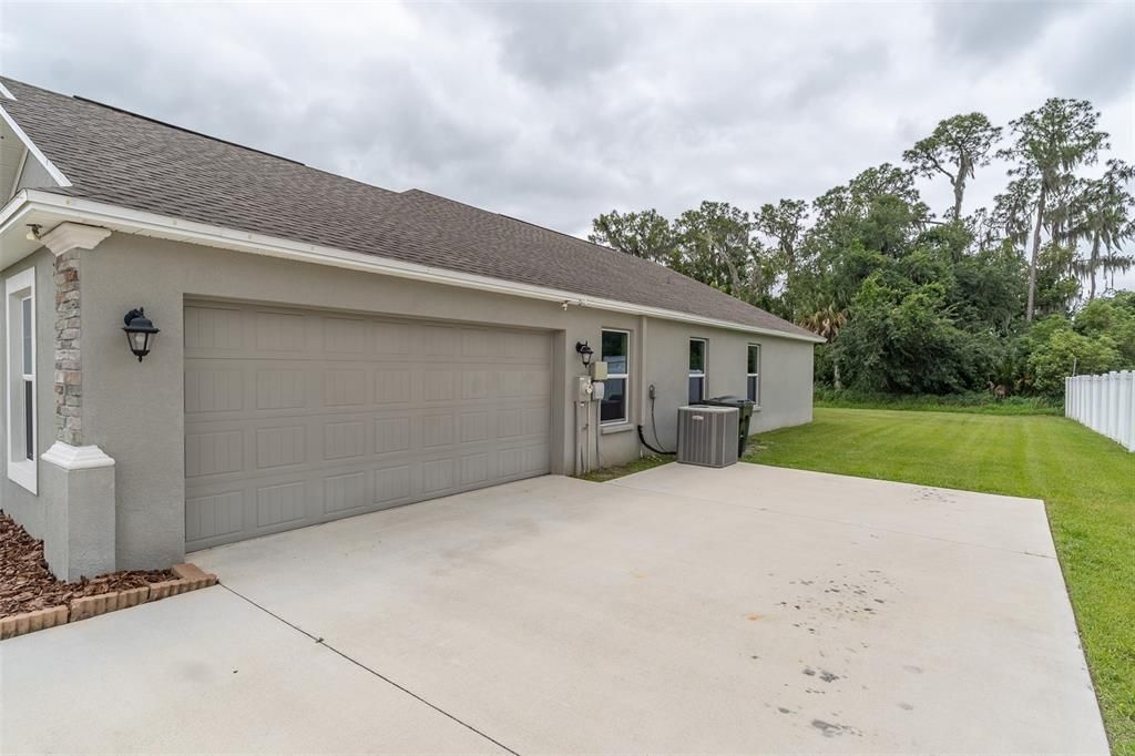 For Sale: $349,900 (4 beds, 2 baths, 1965 Square Feet)