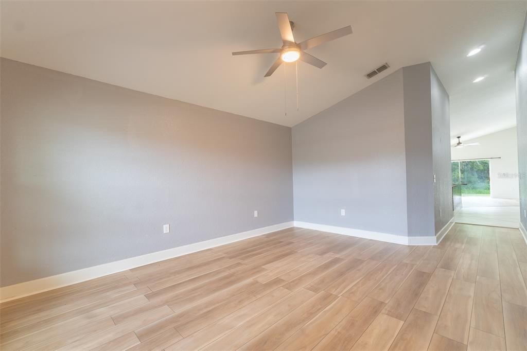 For Sale: $349,900 (4 beds, 2 baths, 1965 Square Feet)