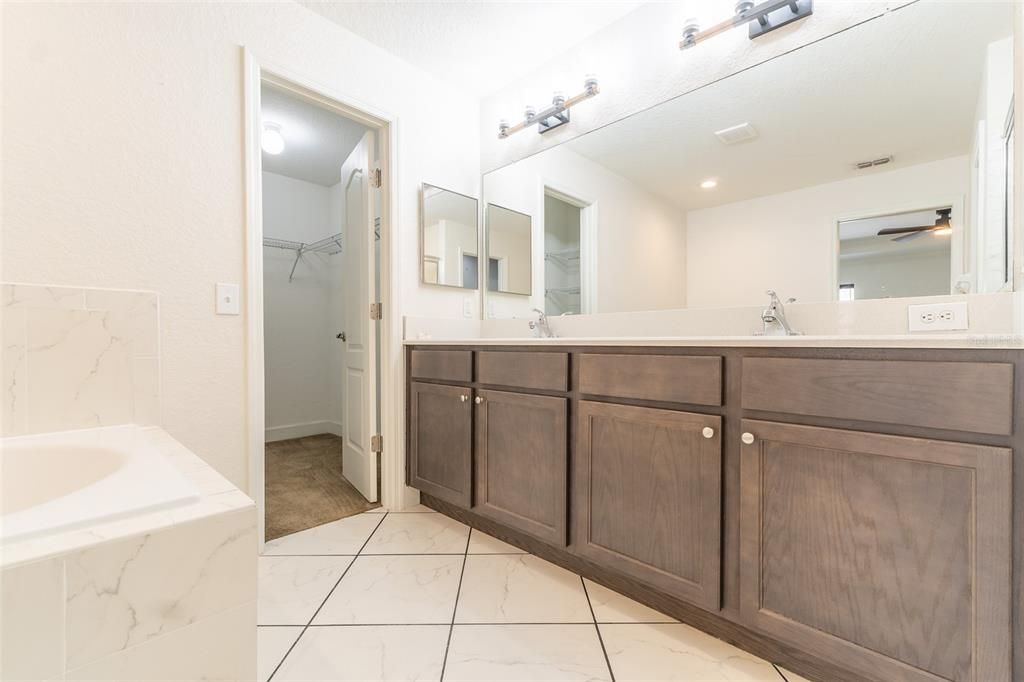 Active With Contract: $289,900 (4 beds, 2 baths, 1965 Square Feet)