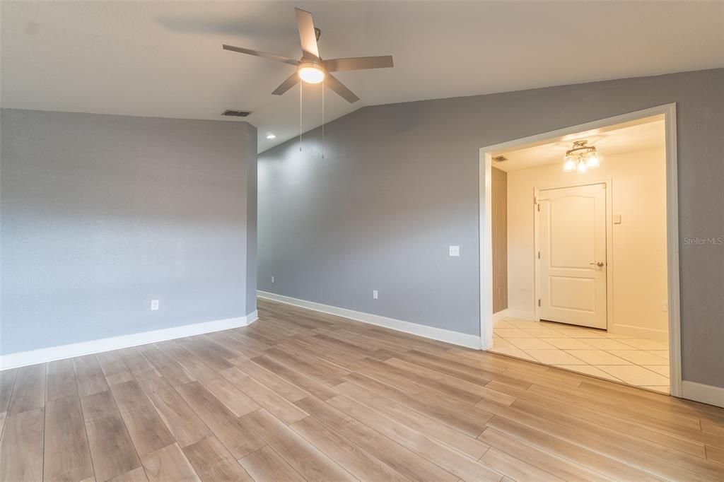 For Sale: $349,900 (4 beds, 2 baths, 1965 Square Feet)