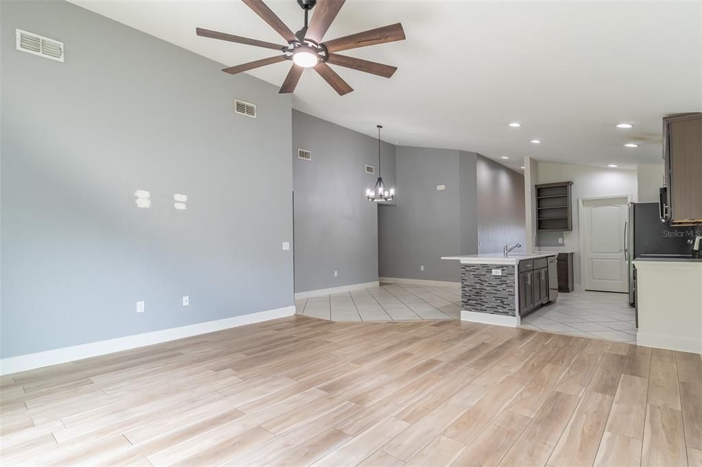 Active With Contract: $289,900 (4 beds, 2 baths, 1965 Square Feet)