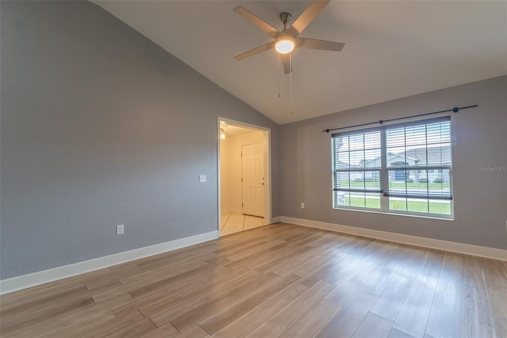 For Sale: $349,900 (4 beds, 2 baths, 1965 Square Feet)