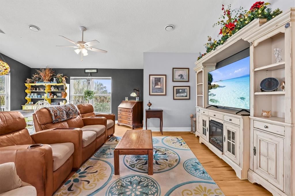 For Sale: $569,900 (3 beds, 2 baths, 1722 Square Feet)