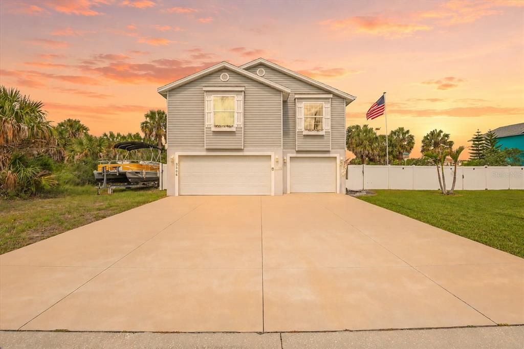 For Sale: $569,900 (3 beds, 2 baths, 1722 Square Feet)