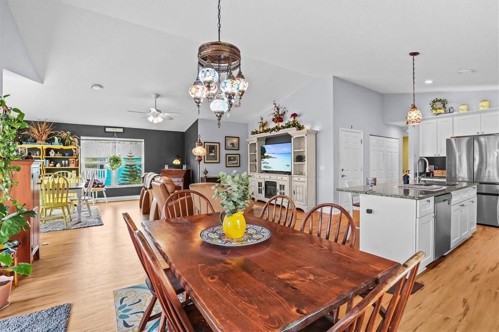 For Sale: $569,900 (3 beds, 2 baths, 1722 Square Feet)