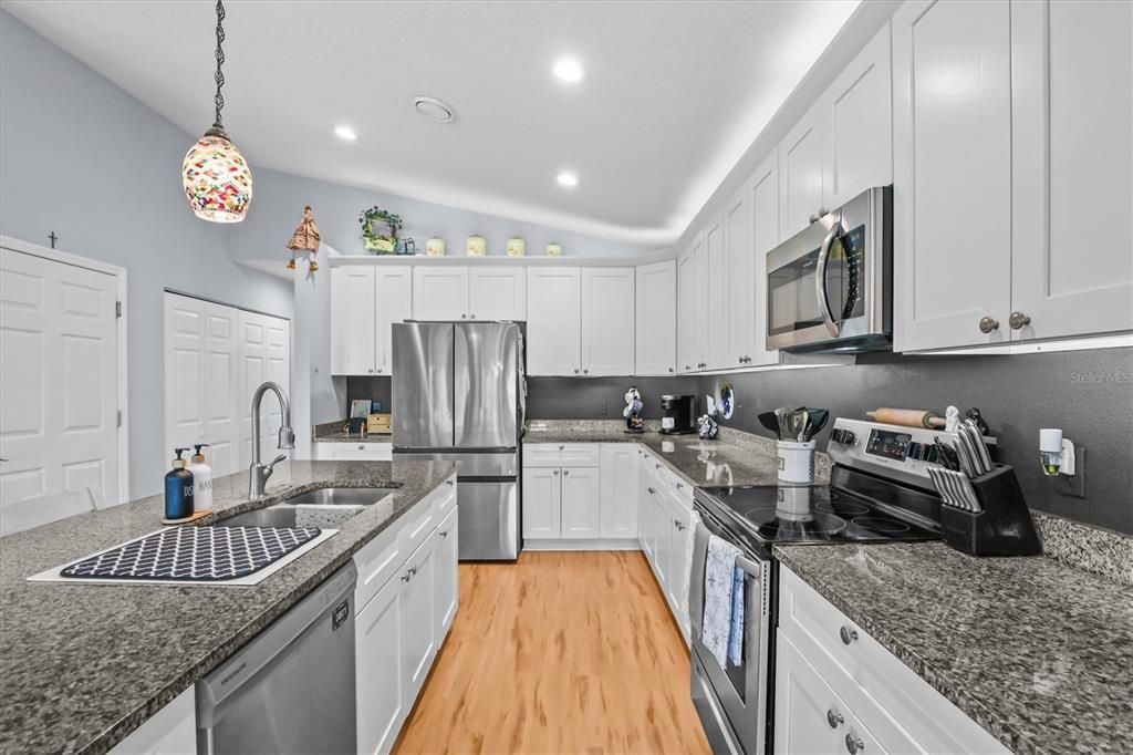 For Sale: $569,900 (3 beds, 2 baths, 1722 Square Feet)