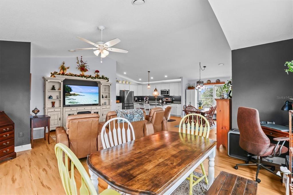 For Sale: $569,900 (3 beds, 2 baths, 1722 Square Feet)