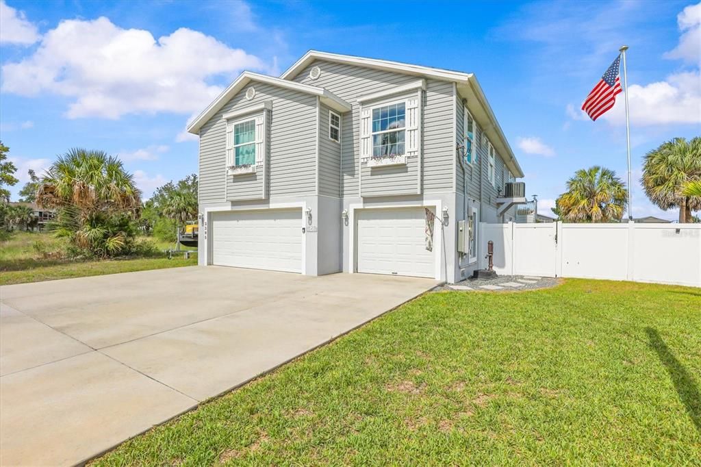 For Sale: $569,900 (3 beds, 2 baths, 1722 Square Feet)