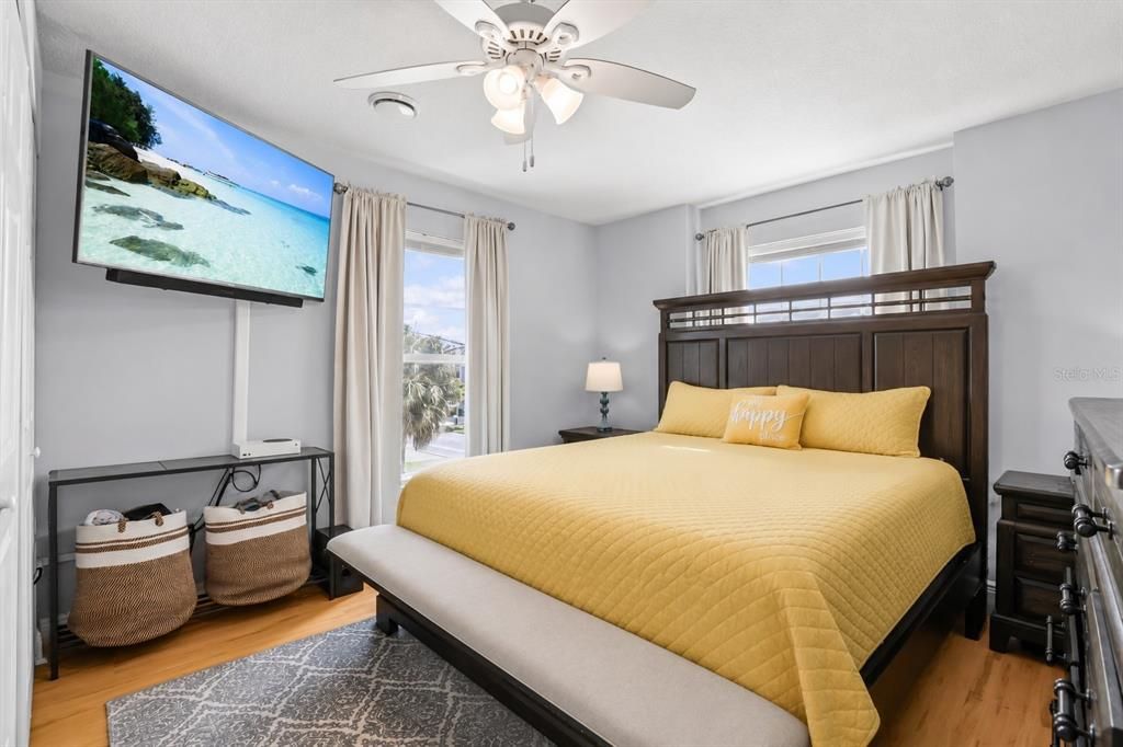 For Sale: $569,900 (3 beds, 2 baths, 1722 Square Feet)
