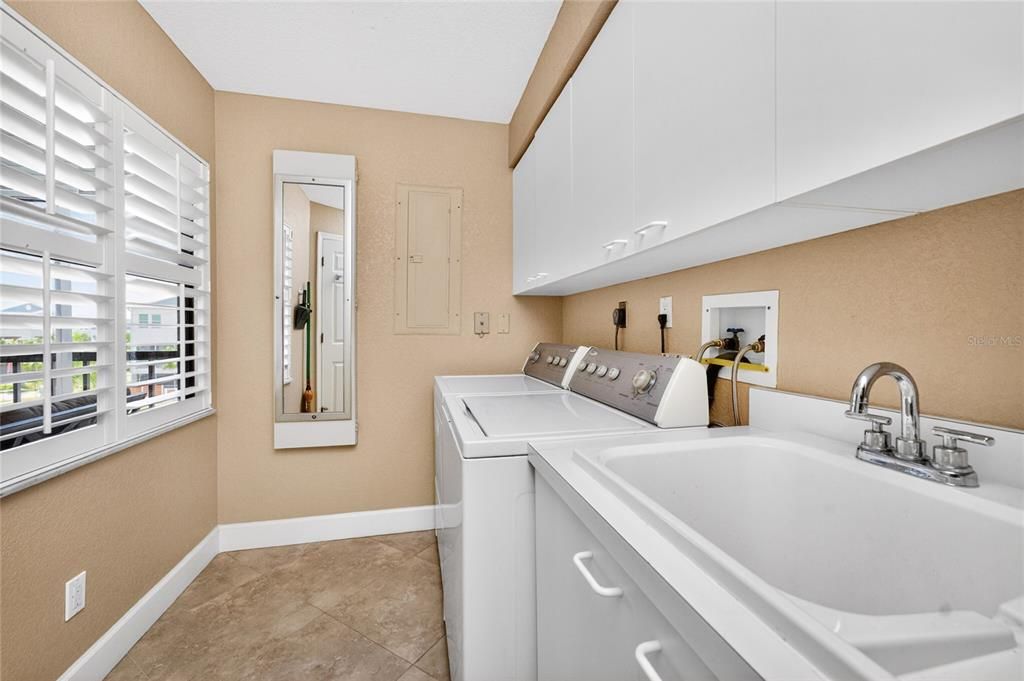 For Sale: $449,900 (3 beds, 2 baths, 2280 Square Feet)