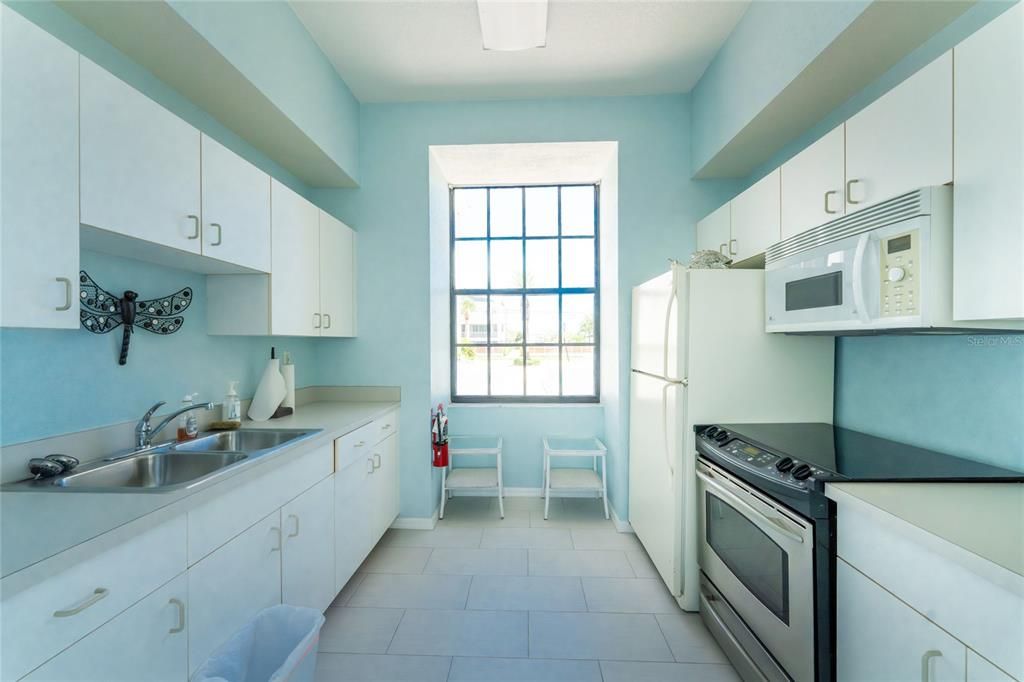 For Sale: $449,900 (3 beds, 2 baths, 2280 Square Feet)