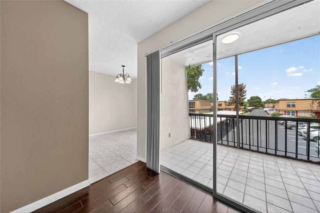 For Sale: $164,999 (1 beds, 1 baths, 793 Square Feet)