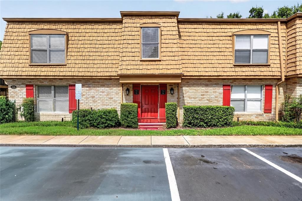 For Sale: $164,999 (1 beds, 1 baths, 793 Square Feet)