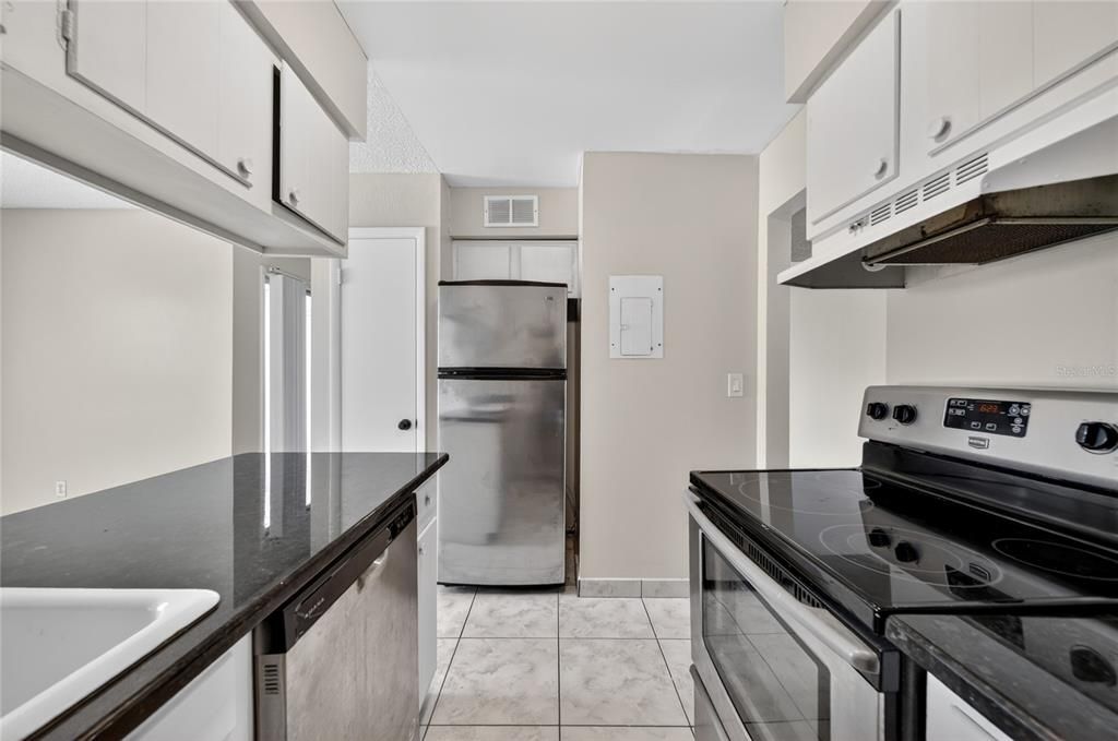 For Sale: $164,999 (1 beds, 1 baths, 793 Square Feet)