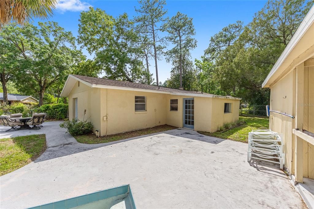 For Sale: $310,000 (4 beds, 2 baths, 2074 Square Feet)
