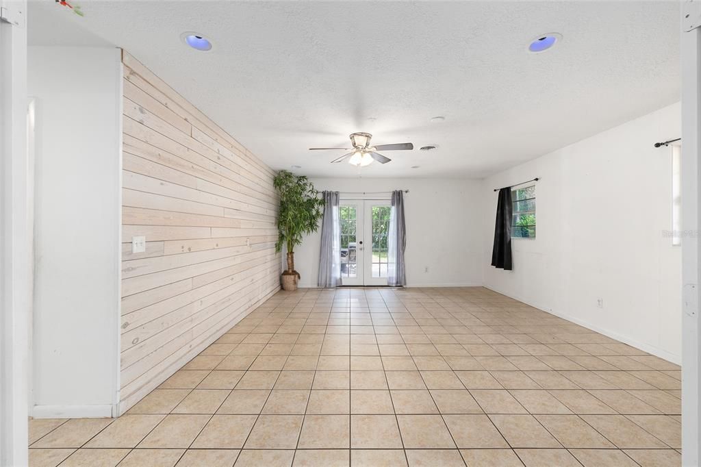 For Sale: $310,000 (4 beds, 2 baths, 2074 Square Feet)