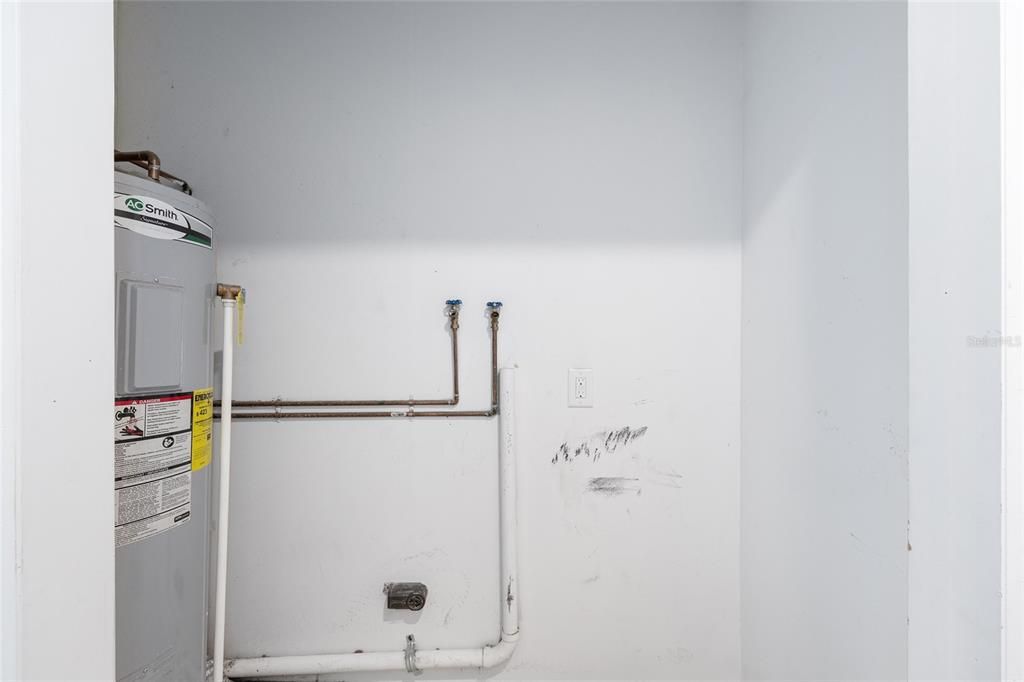 For Sale: $310,000 (4 beds, 2 baths, 2074 Square Feet)