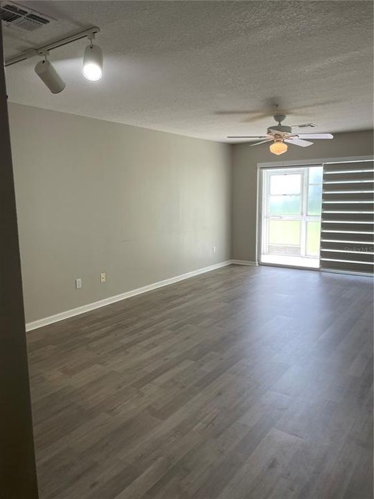 For Sale: $190,000 (2 beds, 2 baths, 1045 Square Feet)