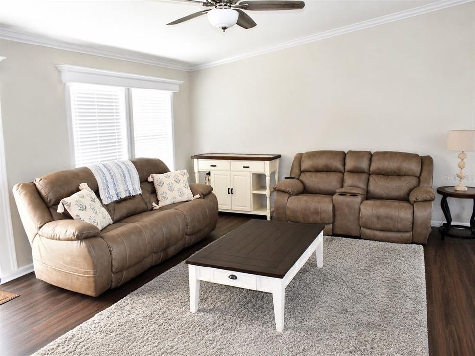For Sale: $149,999 (3 beds, 2 baths, 1550 Square Feet)