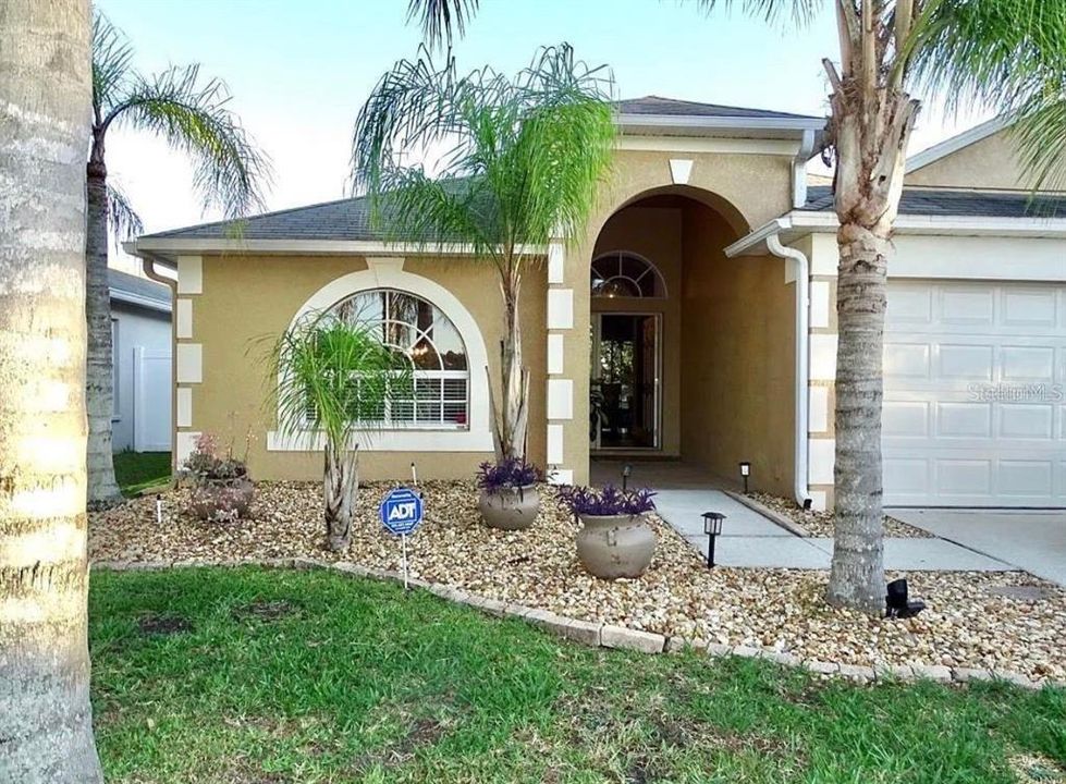 For Rent: $2,550 (3 beds, 2 baths, 1640 Square Feet)