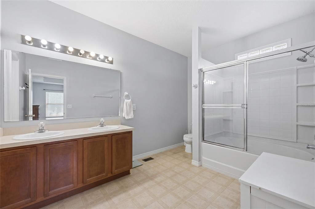 For Sale: $298,500 (3 beds, 2 baths, 1699 Square Feet)