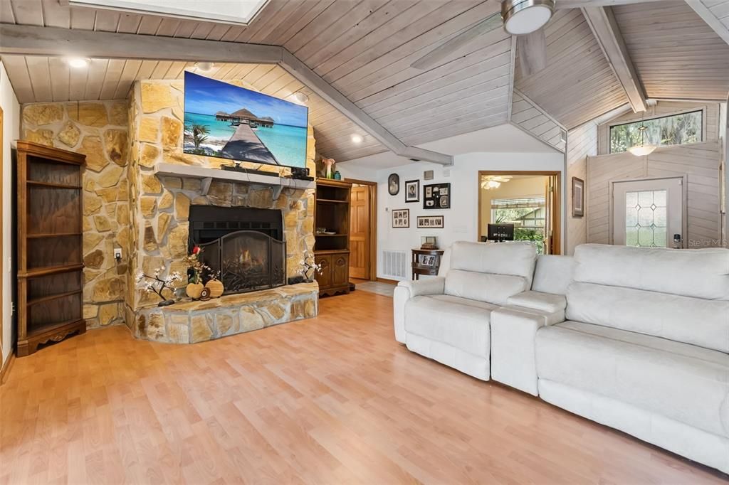 For Sale: $499,990 (3 beds, 2 baths, 2322 Square Feet)