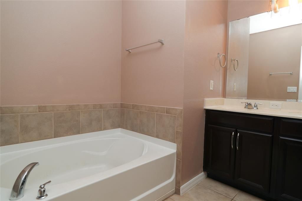 For Sale: $305,000 (3 beds, 2 baths, 1875 Square Feet)