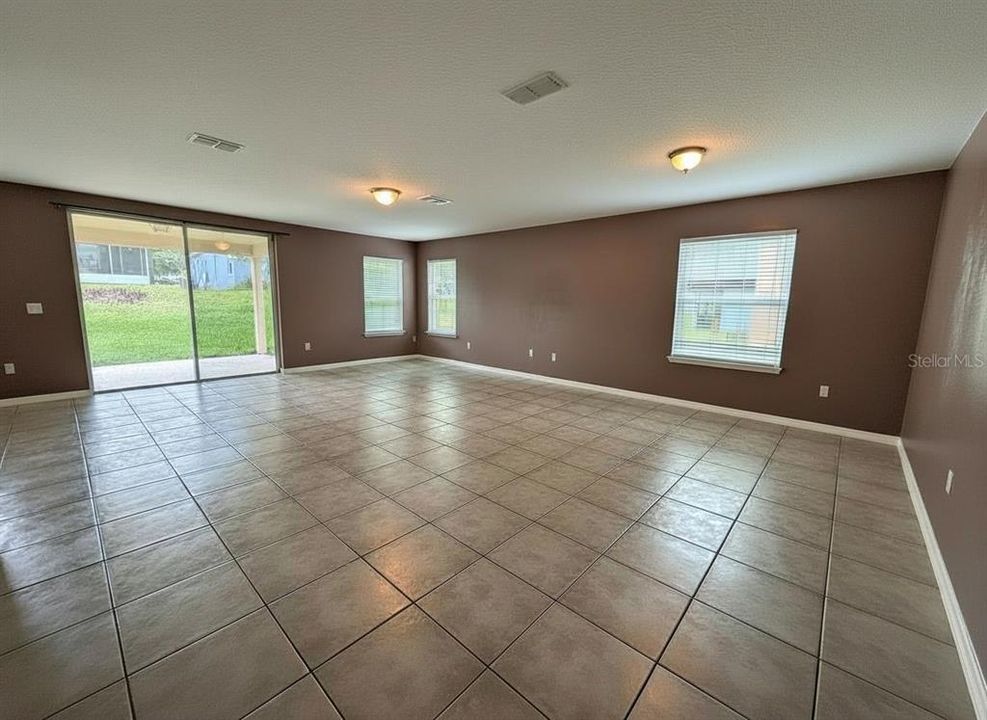 For Sale: $305,000 (3 beds, 2 baths, 1875 Square Feet)